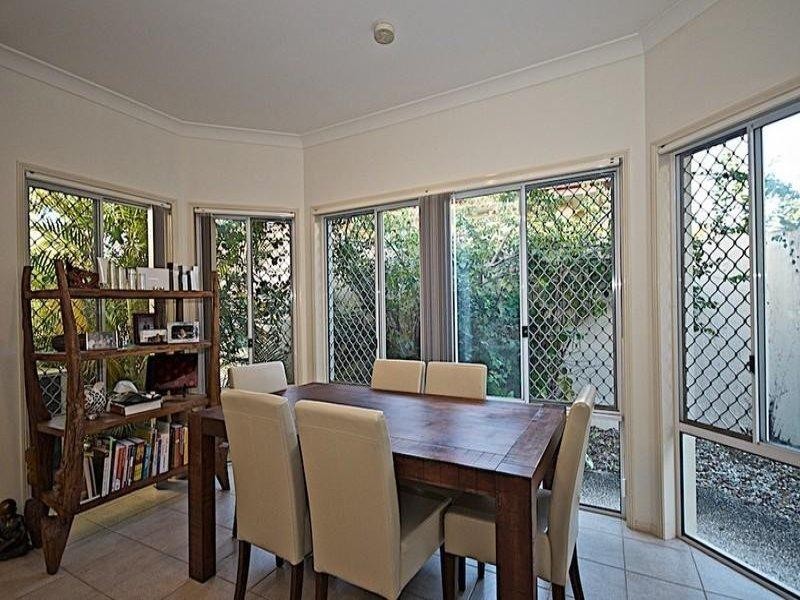 1 Delonix Ct, Arundel QLD 4214