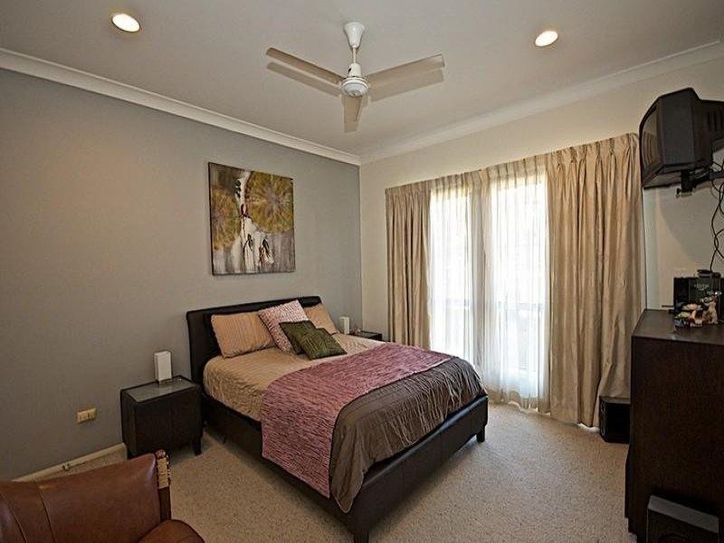 1 Delonix Ct, Arundel QLD 4214