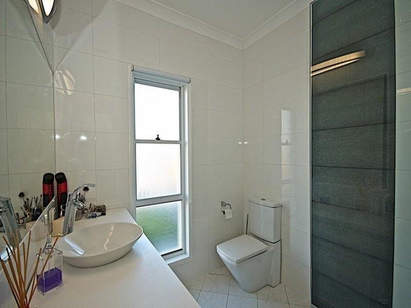 1 Delonix Ct, Arundel QLD 4214