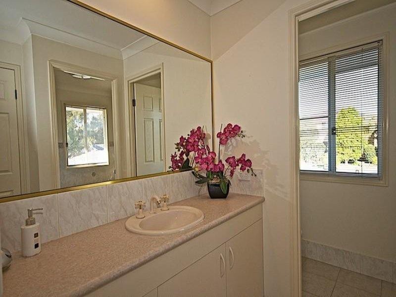 1 Delonix Ct, Arundel QLD 4214