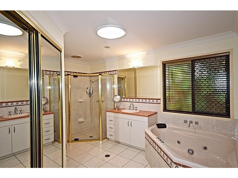 72 Arun Dr, Arundel QLD 4214