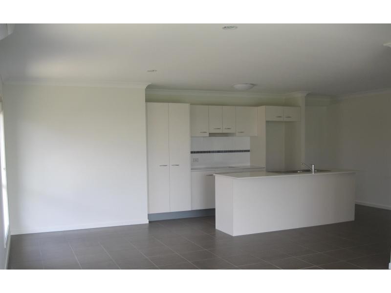 23 Oakvale Ave, Holmview QLD 4207