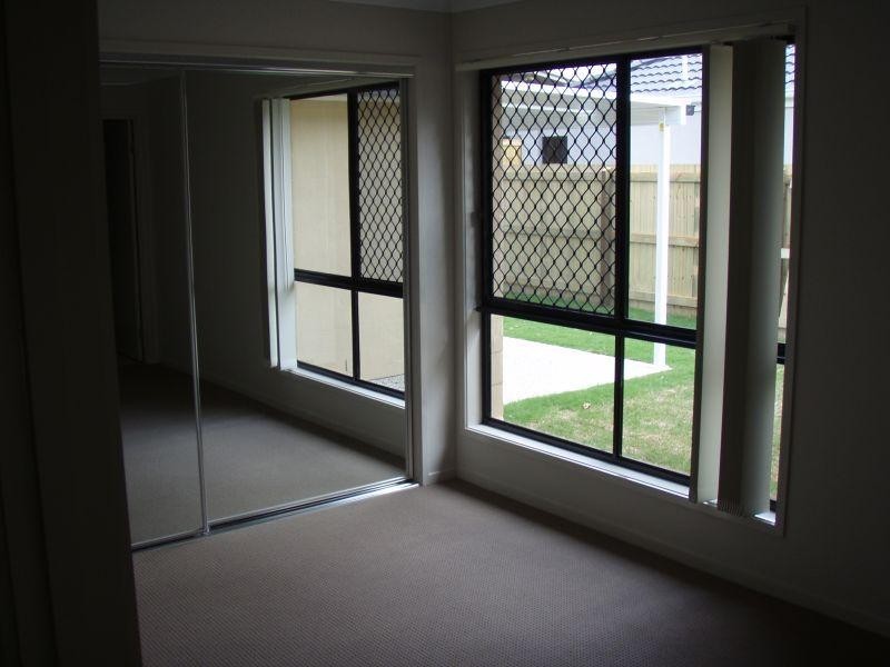 8 Sanctuary Pkwy, Waterford QLD 4133