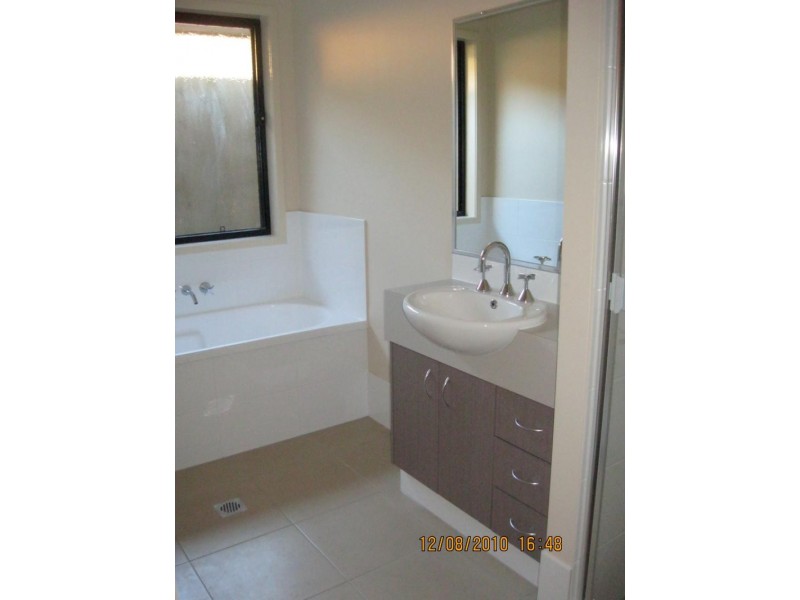 15 Kilkivan Dr, Waterford QLD 4133