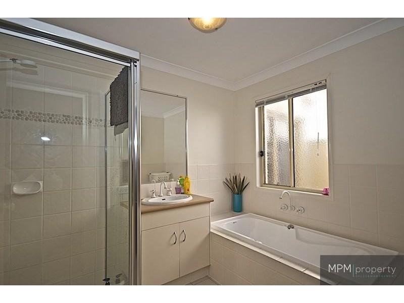 70 Tee Trees Bvd, Arundel QLD 4214