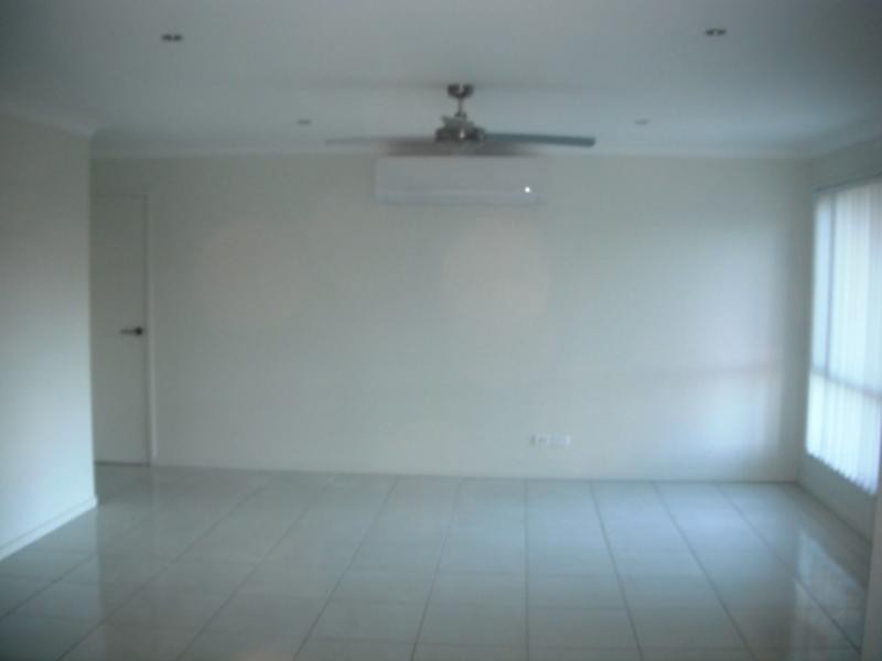 2/53 Springwood Ave, Pacific Pines QLD 4211