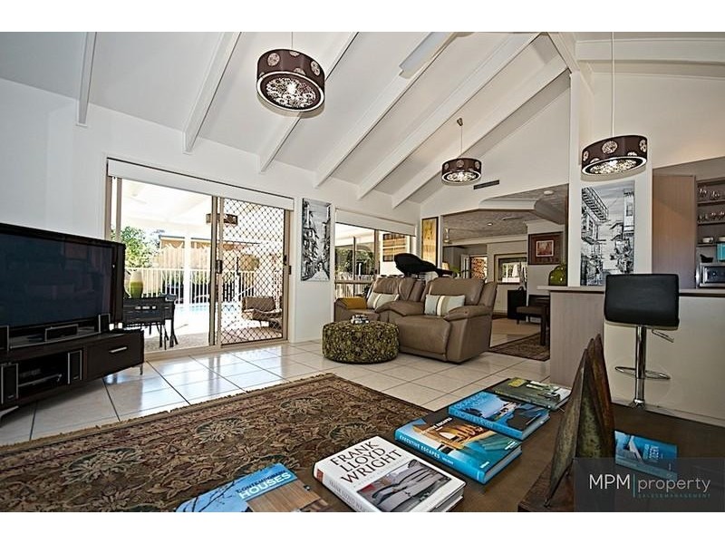 4 Bill Ct, Parkwood QLD 4214