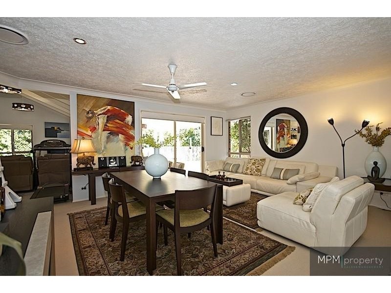 4 Bill Ct, Parkwood QLD 4214