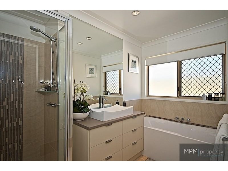 4 Bill Ct, Parkwood QLD 4214