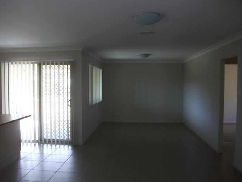32 Valentine St, Augustine Heights QLD 4300