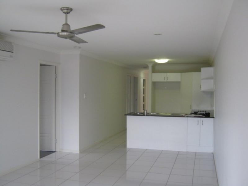 2/49 Jasmine Cct, Ormeau QLD 4208
