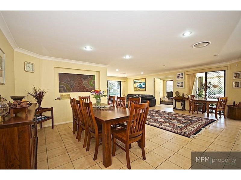 16 Petworth Ct, Arundel QLD 4214