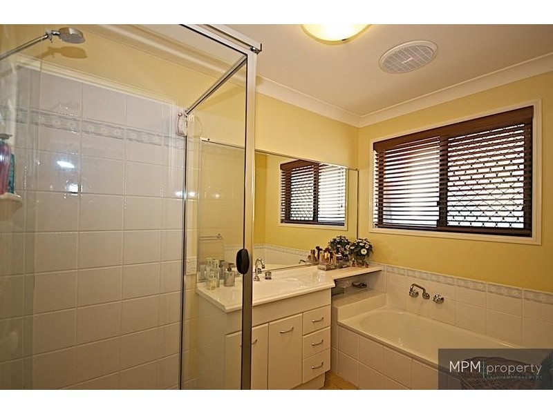 16 Petworth Ct, Arundel QLD 4214