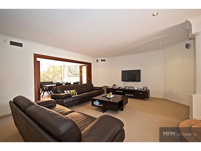 20 Hazel Ct, Arundel QLD 4214