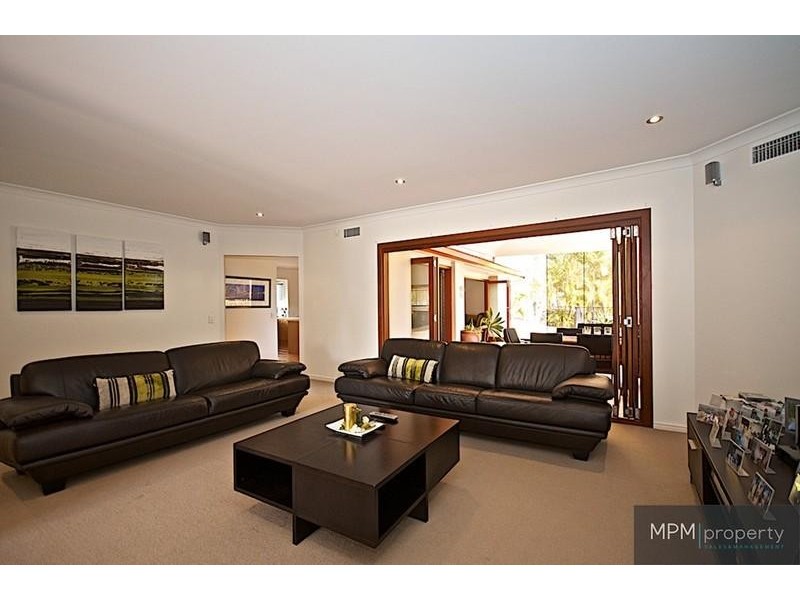 20 Hazel Ct, Arundel QLD 4214