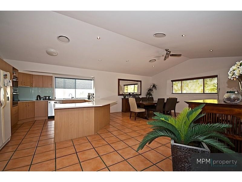 20 Hazel Ct, Arundel QLD 4214