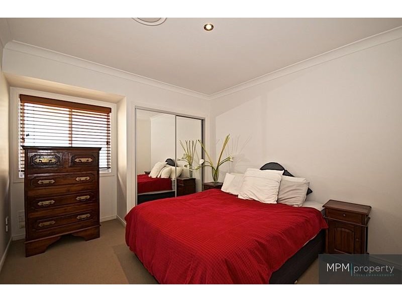 20 Hazel Ct, Arundel QLD 4214