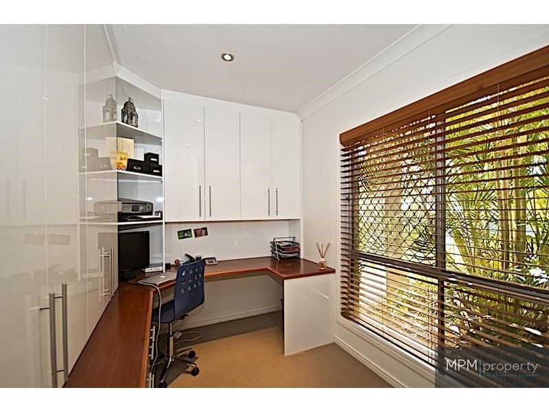 20 Hazel Ct, Arundel QLD 4214