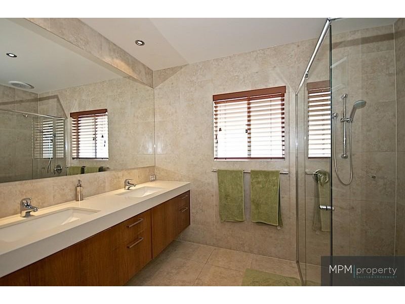 20 Hazel Ct, Arundel QLD 4214