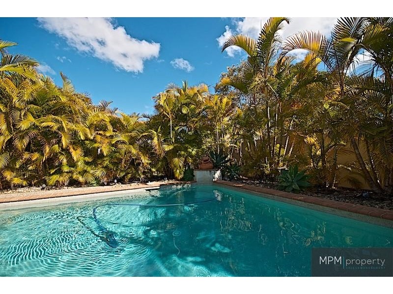 20 Hazel Ct, Arundel QLD 4214