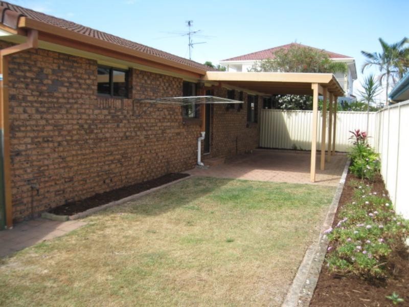 1/26 Rouen  Ave, Paradise Point QLD 4216