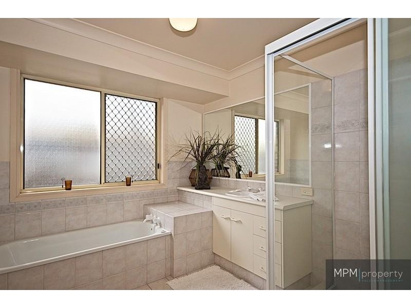 19 Ballybunion Dr, Parkwood QLD 4214