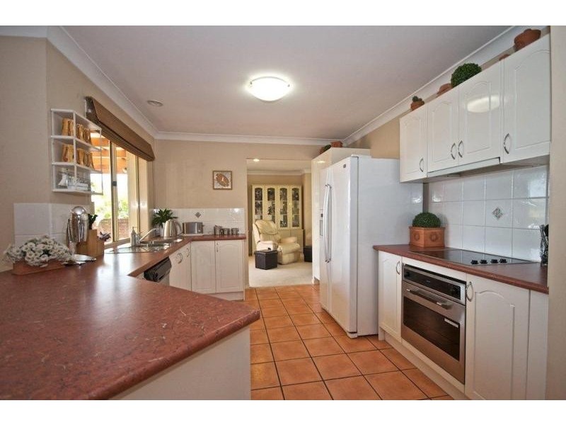 1 Kite Cct, Arundel QLD 4214
