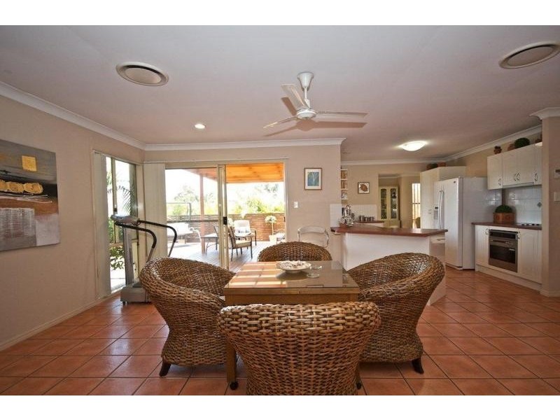1 Kite Cct, Arundel QLD 4214