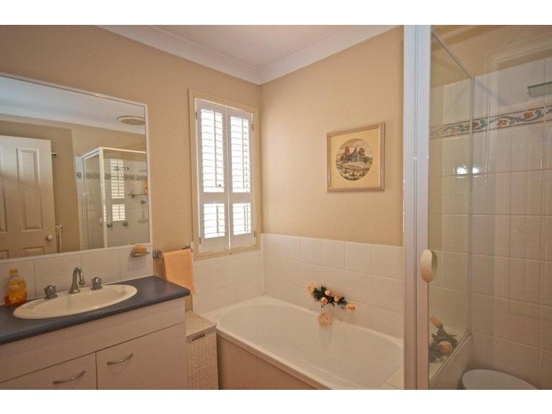 1 Kite Cct, Arundel QLD 4214