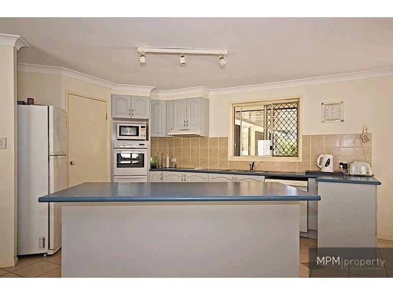 89 Arun Dr, Arundel QLD 4214