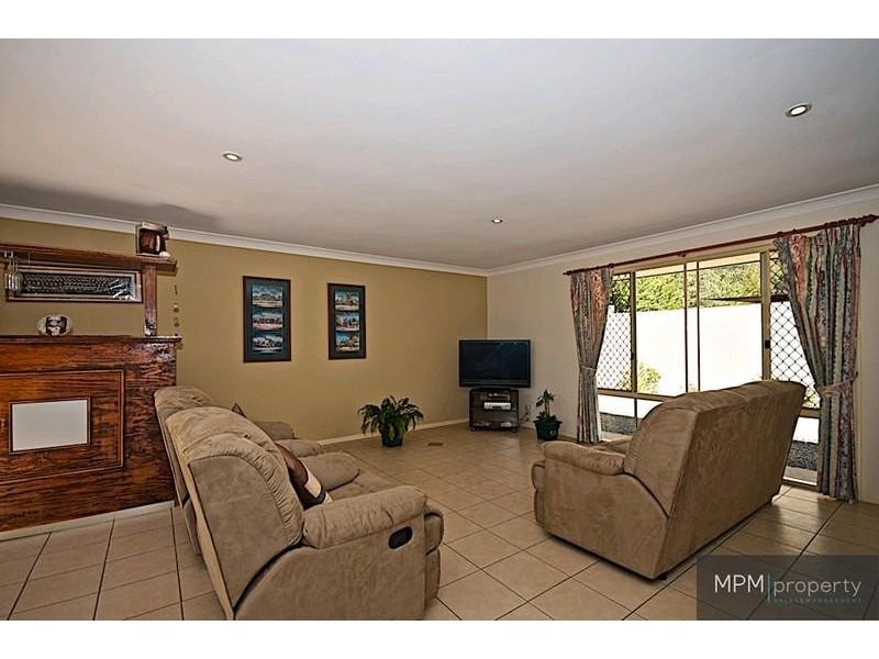 89 Arun Dr, Arundel QLD 4214