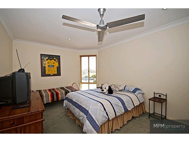 89 Arun Dr, Arundel QLD 4214