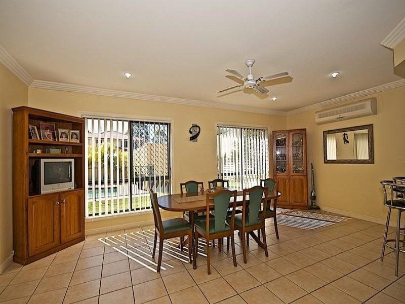 102 Crestwood Dr, Molendinar QLD 4214