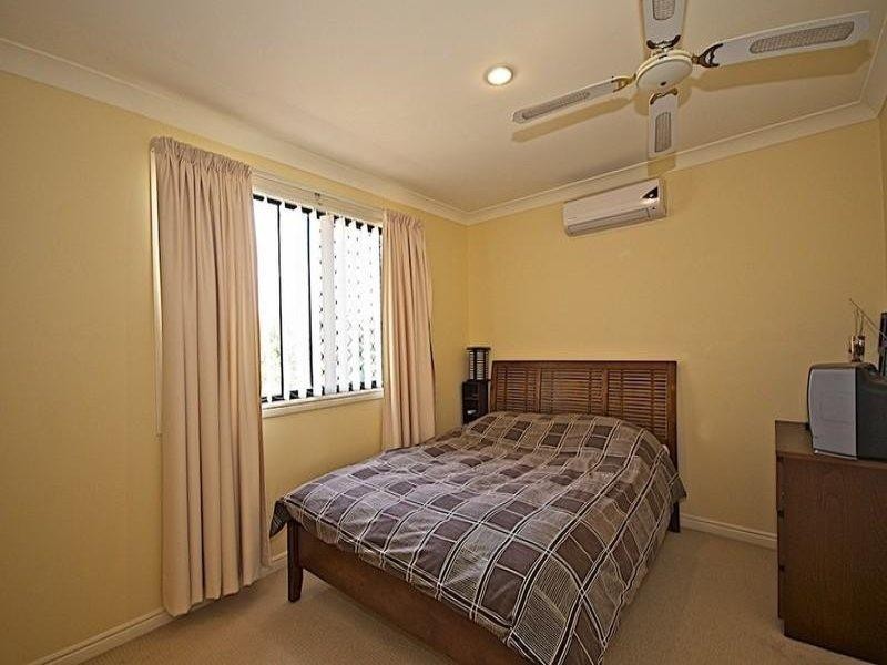 102 Crestwood Dr, Molendinar QLD 4214