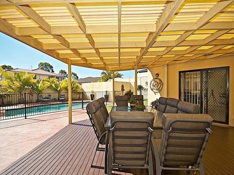 102 Crestwood Dr, Molendinar QLD 4214