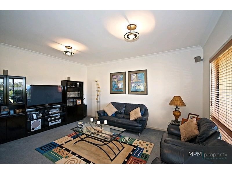 13 Shoreham Ch, Arundel QLD 4214