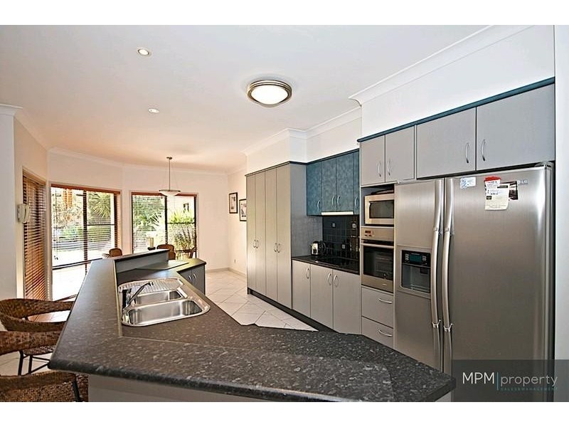 13 Shoreham Ch, Arundel QLD 4214