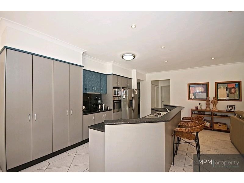 13 Shoreham Ch, Arundel QLD 4214