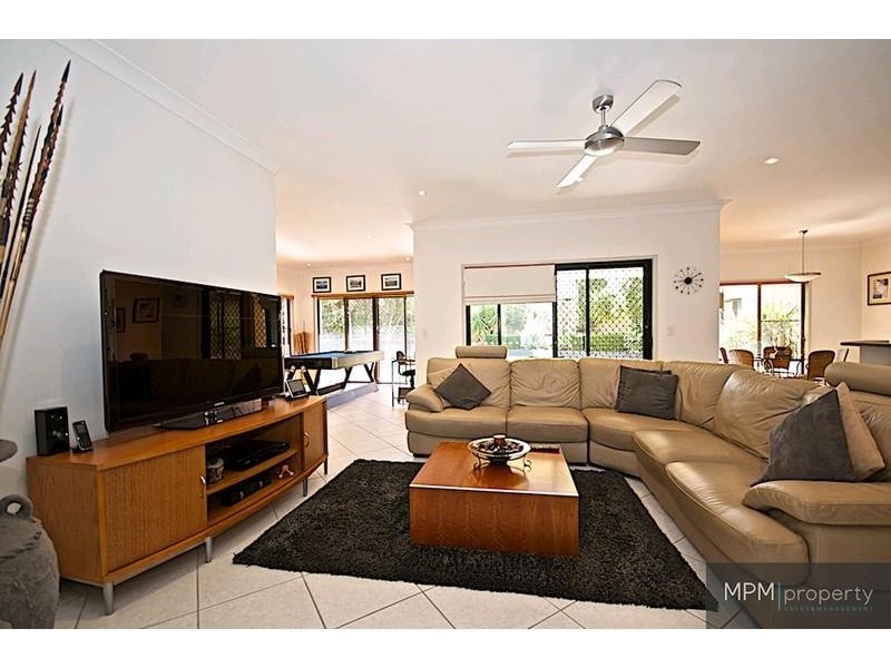 13 Shoreham Ch, Arundel QLD 4214