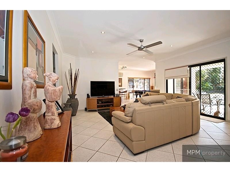 13 Shoreham Ch, Arundel QLD 4214