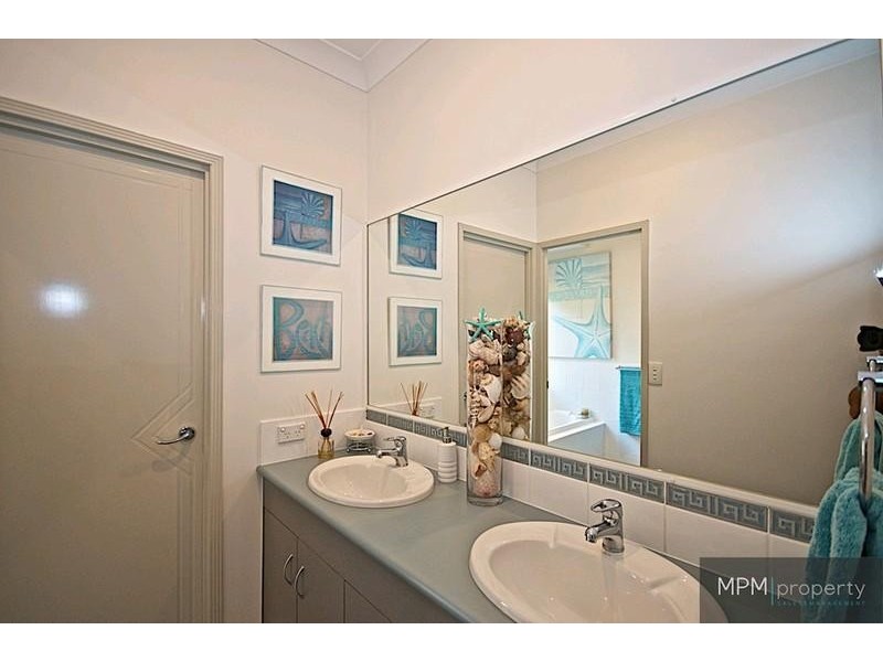 13 Shoreham Ch, Arundel QLD 4214