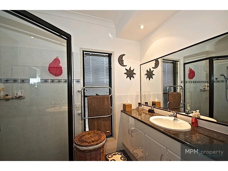 13 Shoreham Ch, Arundel QLD 4214