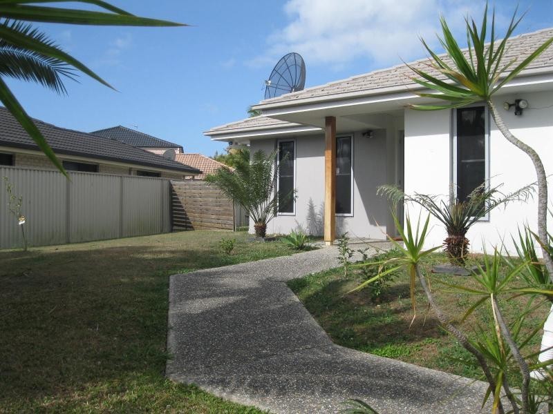 73 Coachwood Dr, Molendinar QLD 4214