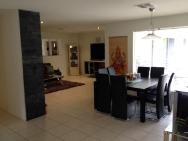 73 Coachwood Dr, Molendinar QLD 4214