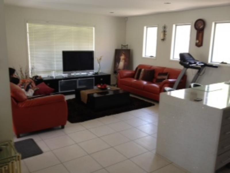 73 Coachwood Dr, Molendinar QLD 4214