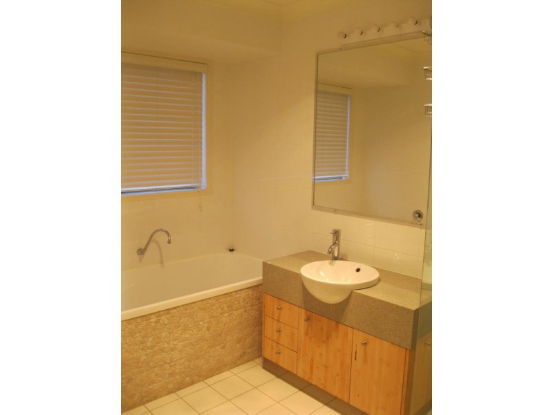 73 Coachwood Dr, Molendinar QLD 4214