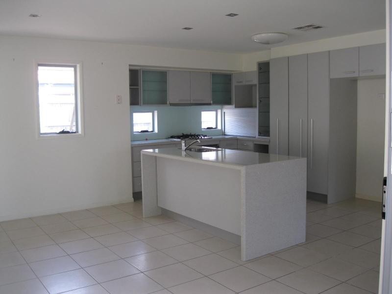 73 Coachwood Dr, Molendinar QLD 4214