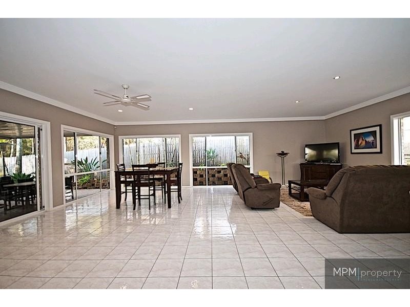 6 Strathford Ct, Parkwood QLD 4214