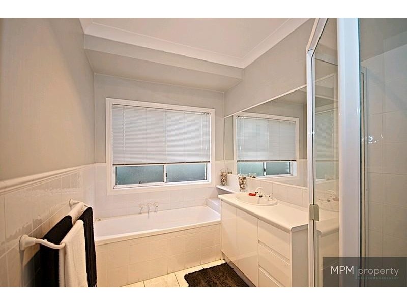 6 Strathford Ct, Parkwood QLD 4214