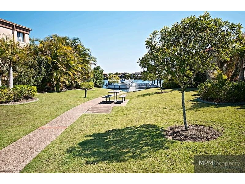 549 Oyster Cove Prom, Helensvale QLD 4212